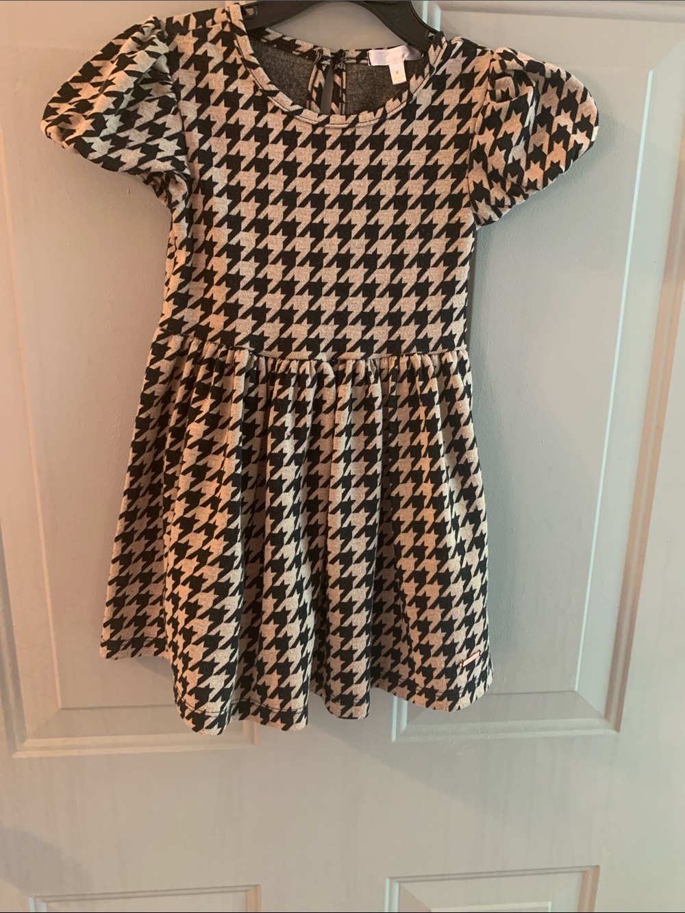 Tahari little Girls Black & Cream Houndstooth Puff Sleeve Knit Dress Size 4
